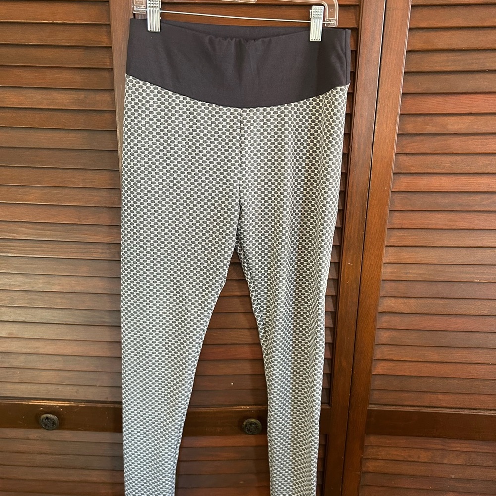 Gray and White Scrunch Booty Lift Leggings